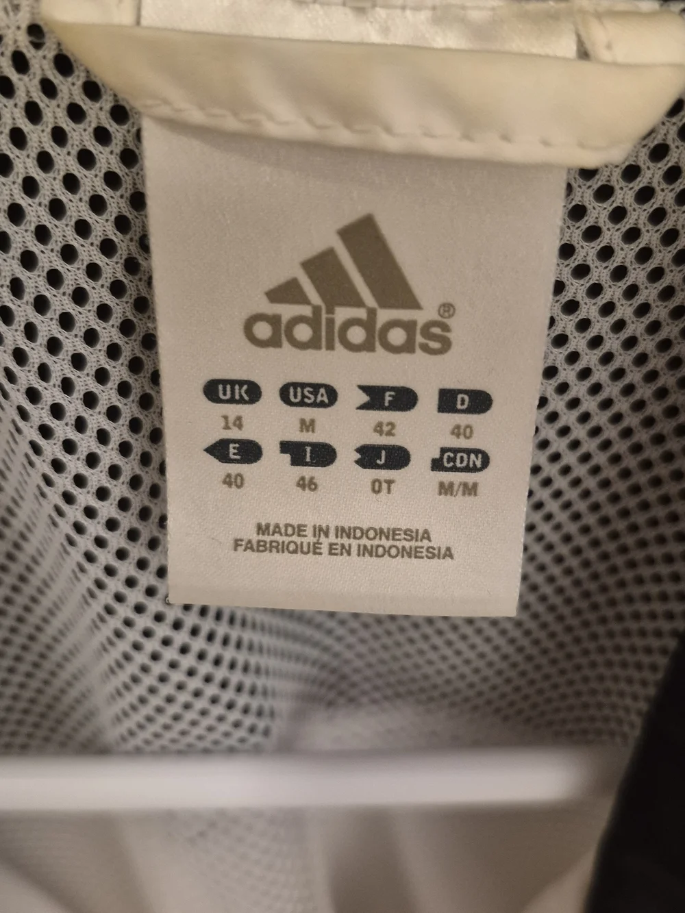 **JACKET IS MEDIUM. PANTS ARE LARGE**Adidas Black and White Two-Piece Tracksuit. - Picture 4 of 9